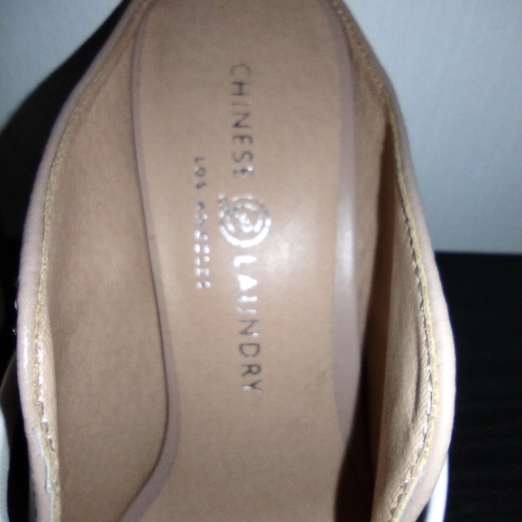 Chinese Laundry Shayla Pointed mule beige and white Size 9 fits like 8.5 - Picture 4 of 5